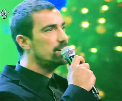 İbrahim Çelikkol's Surprise Concert Appearance: Turkish Heartthrob Rocks London Stage with Electrifying Performance!